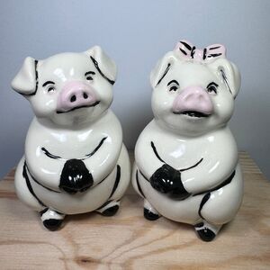 Salt and Pepper Pig Vintage Bow Farmhouse 3”